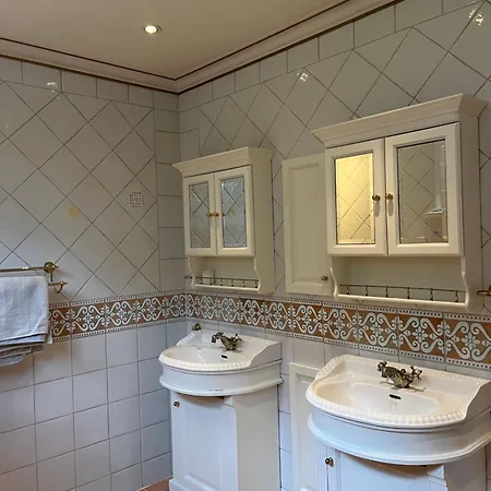 Med Stor Hage Midt I Sentrum * Ålesund