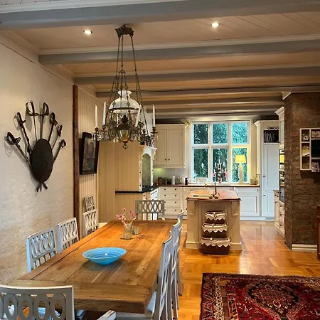 Med Stor Hage Midt I Sentrum * Ålesund