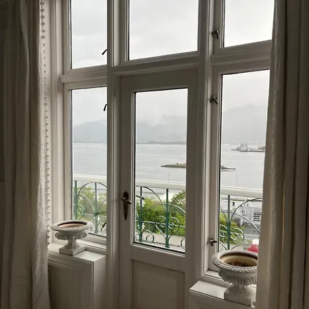 Hotel Med Stor Hage Midt I Sentrum