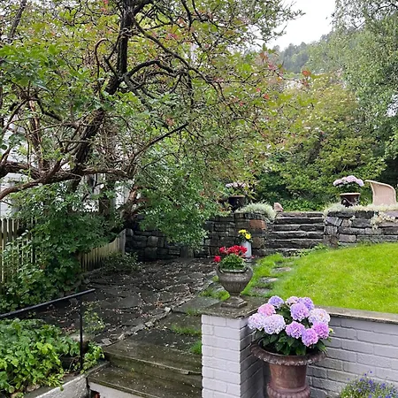 Hotel Med Stor Hage Midt I Sentrum Ålesund